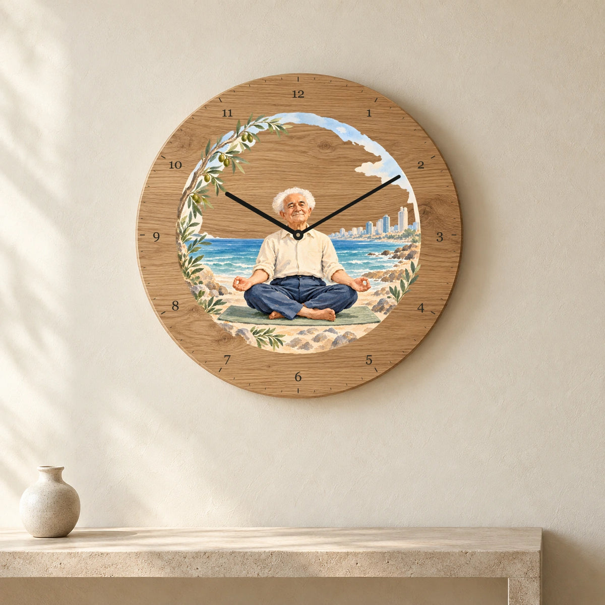 שעון עץ — נשימה מול הים — room — oak-clock-room-v1
