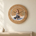 שעון עץ — המוזה השקטה — room — oak-clock-room-v1